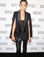 Як носити кейп: 40 стильних образів Як носити кейп: 40 стильних образів