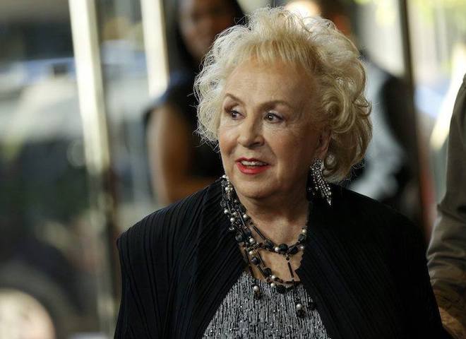 Дорис Робертс