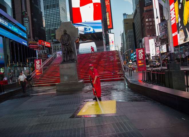 В фотообъективе: один день из жизни Таймс Сквер