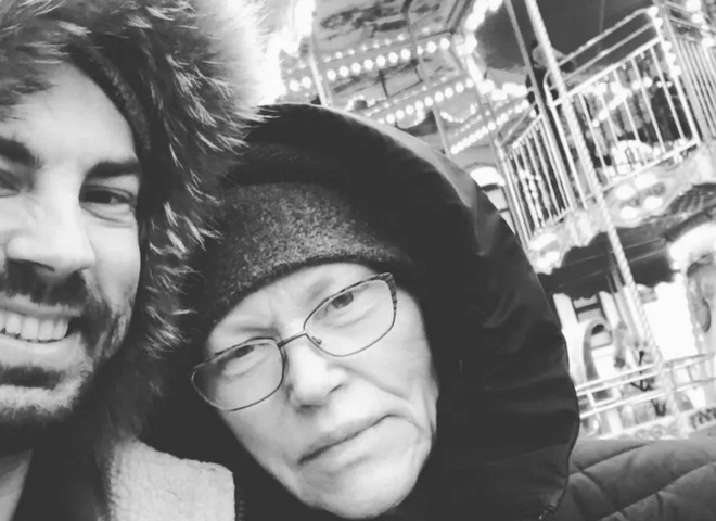 Бєдняков вшанував пам'ять мами, яка померла після евакуації з окупованого Маріуполя