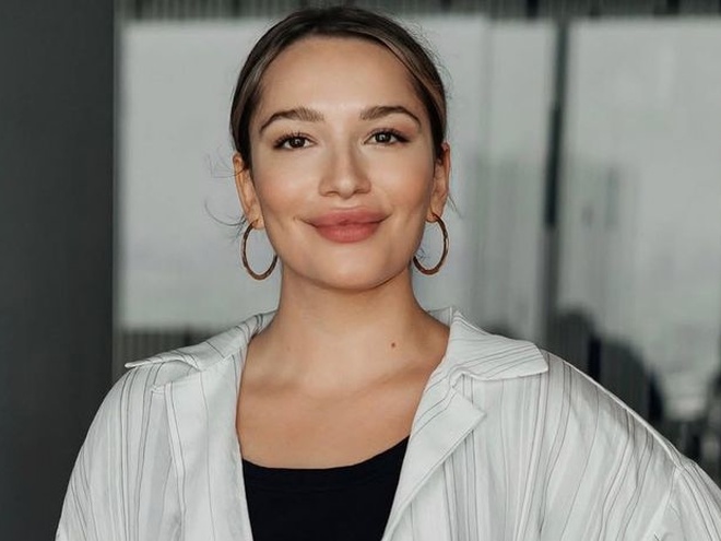 Старша дочка Мозгової дебютувала як художниця на виставці у Бельгії