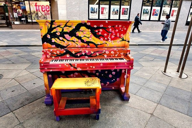 “Play Me, I'm Yours”: британский проект, который объединяет людей по всему миру