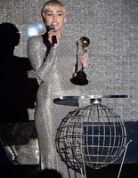 Модные стрижки лето 2014: звезды