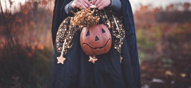 Парад нечисти, жуткий декор и костюмы: как празднуют Хэллоуин в разных странах