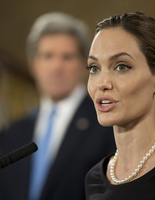 Анджелина Джоли