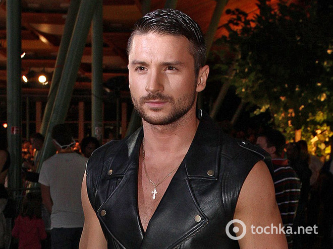 Сергей Лазарев в кожаном костюме