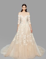 Что надеть: лучшие свадебные платья 2017 года