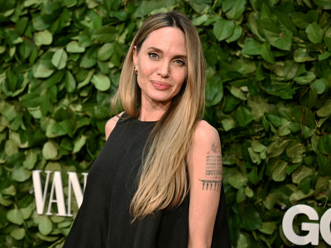 Анджеліна Джолі зізналася, що мріяла стати директоркою похоронного бюро