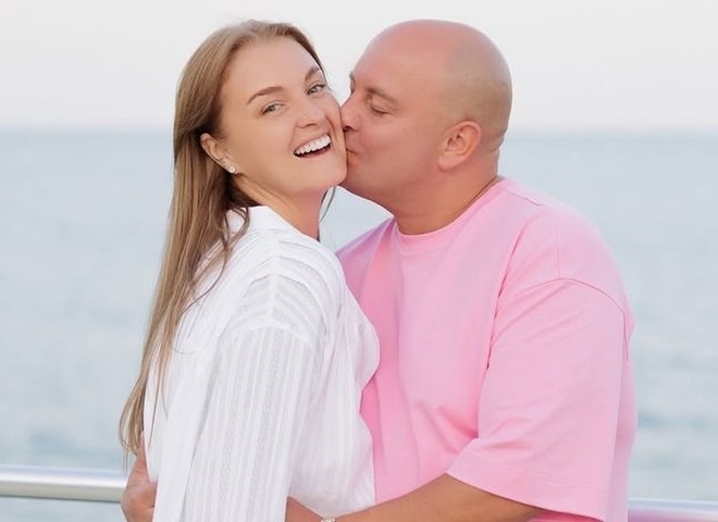 Юрій Ткач вперше відповів на чутки про другу вагітність дружини