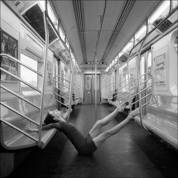 Черно-белые картинки балерин в проекте Дэна Шитаги