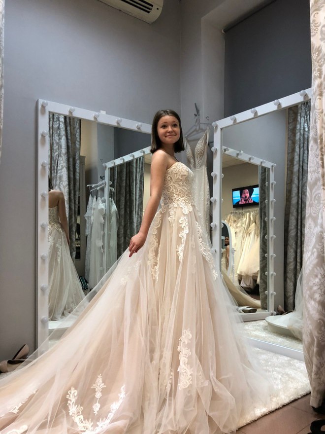 Марія Смолякова у весільній сукні: варіант 2