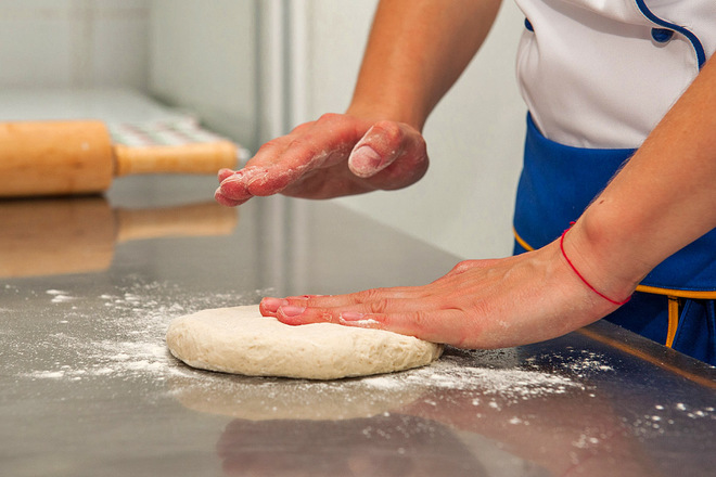 Пицца с охотничья рецепт. 45a46f755bb33f0af8901bf8001d726b pizza okhotnichiya dsc 0912. Пицца с охотничья рецепт фото. Пицца с охотничья рецепт-45a46f755bb33f0af8901bf8001d726b pizza okhotnichiya dsc 0912. картинка Пицца с охотничья рецепт. картинка 45a46f755bb33f0af8901bf8001d726b pizza okhotnichiya dsc 0912. Охотничью пиццу можно приготовить в домашних условиях потратив на это от 15 до 40 минут. Все зависит от рецепта, которым воспользуетесь. Главный ингредиент блюда — одноименные колбаски. Остальные продукты добавляйте по своему желанию и вкусовым предпочтениям. Какие ингредиенты гармонично сочетаются в начинке и как приготовить пиццу за 15 минут — пошаговые рецепты с фото.