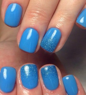 Синий маникюр: как и с чем носить  