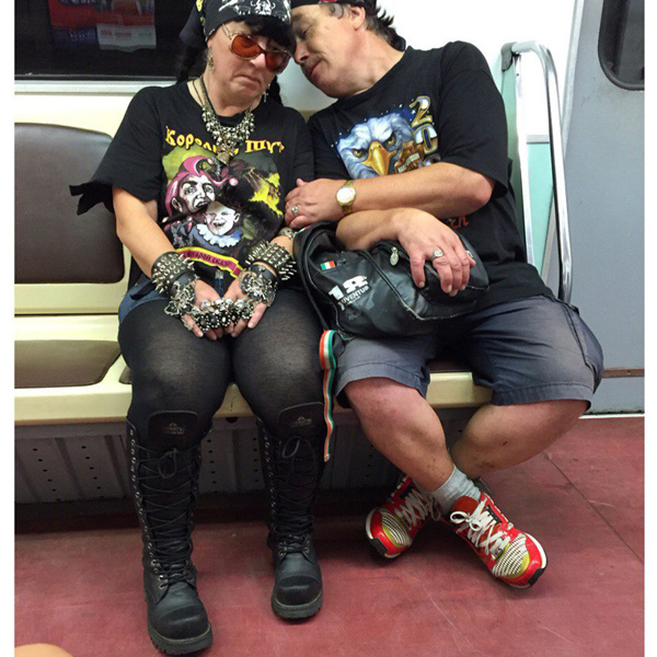 Странные люди в метро