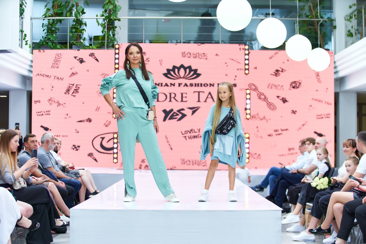 Показ коллекции YES by Andre TAN