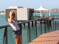 девушка блонда