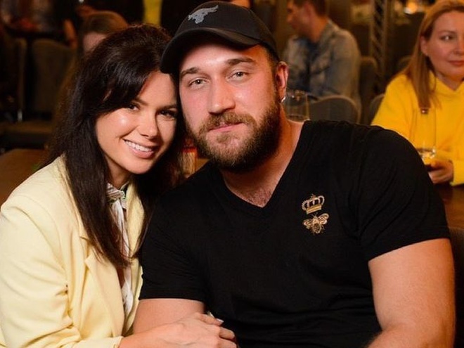 Шаманська офіційно розлучилася з Ханумаком