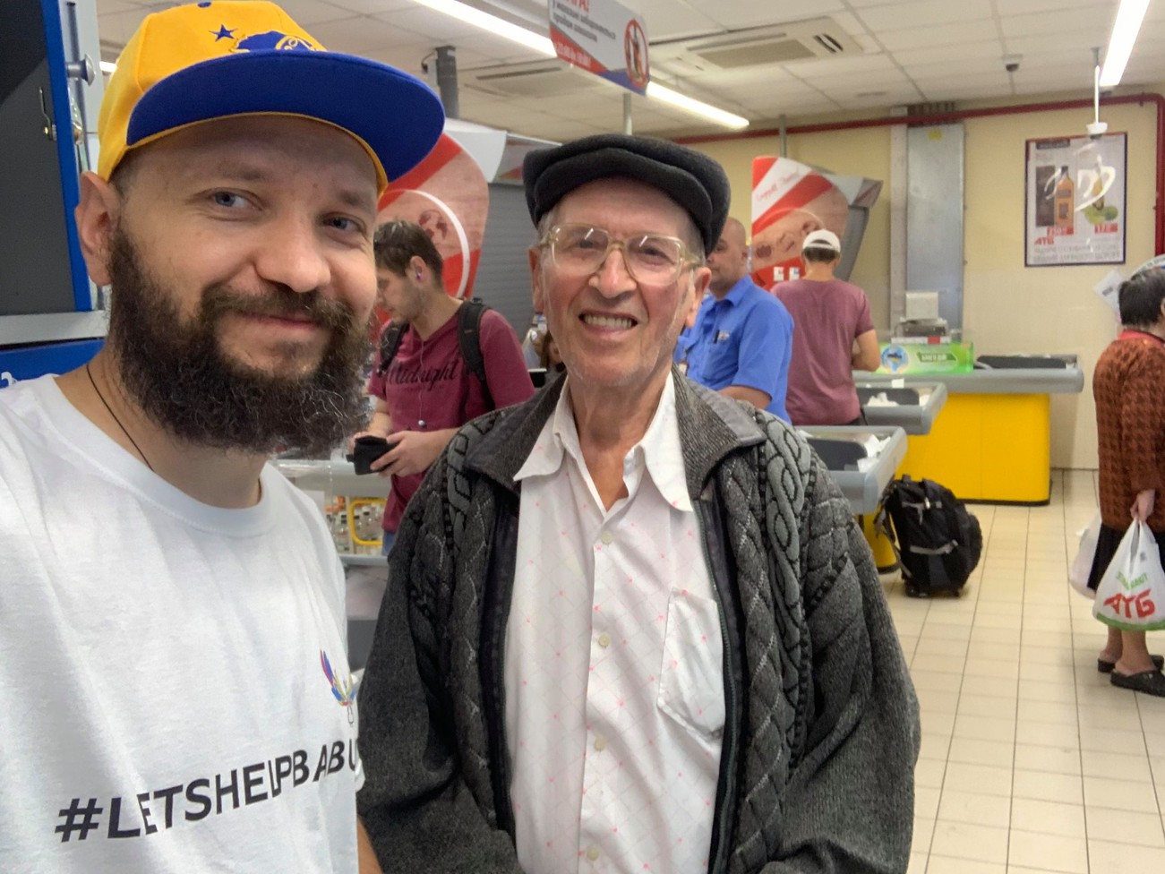 В Украине прошла шестая волна всеукраинского флешмоба #letshelpbabusya