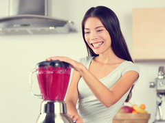 Літні детокс-смузі з фруктів: ТОП-4 рецепти