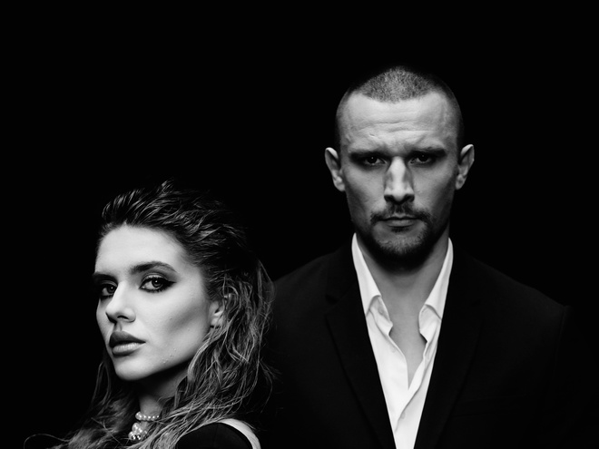 Тарас Цимбалюк в головній ролі кліпу української співачки LADA: всі погляди на них