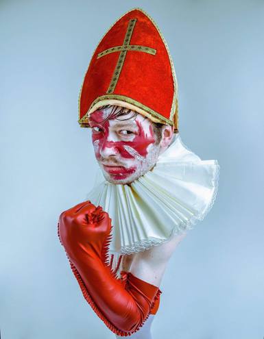 Театр "Мізантроп" презентував провокаційний фотопроект UBU THE KING