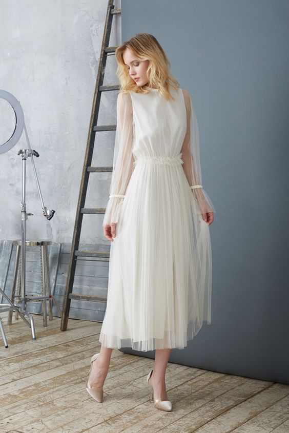 Белые и молочные платья для встречи Нового года 2021