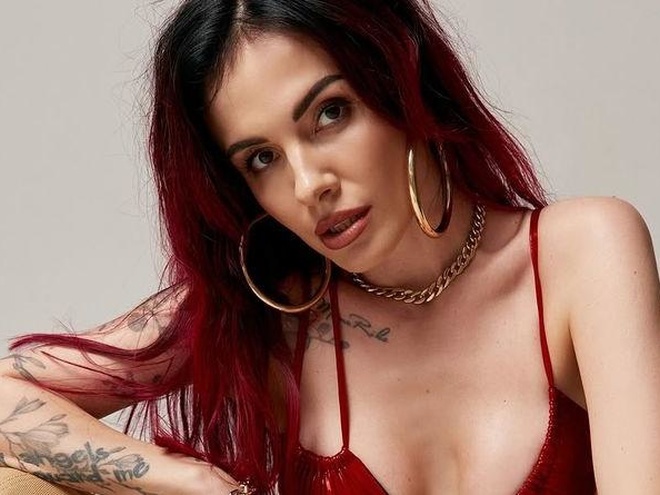 MamaRika знялася топлес і розсекретила, яку процедуру для тіла робить