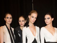 Б'юті-образ моделей з показу Diane von Furstenberg Осінь 2015