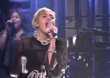 Miley Cyrus - Wrecking Ball (Live On SNL)