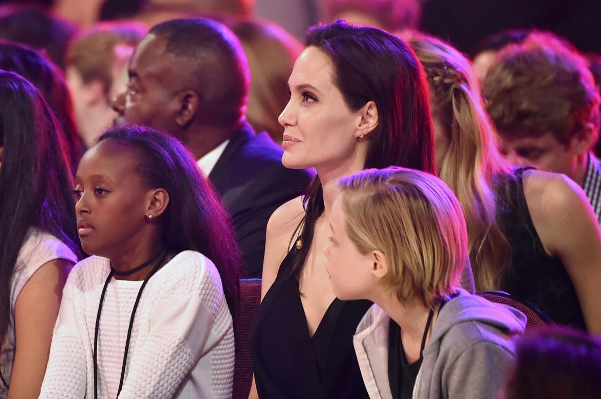 Сім'я питт джоли і діти COVER