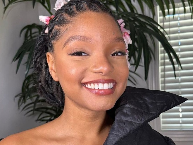 Зірка Русалоньки Голлі Бейлі повідомила про народження сина й показала його фото