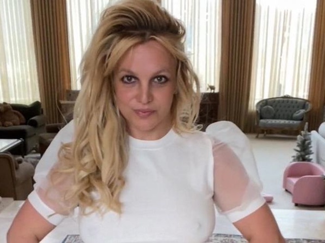 Брітні Спірс показала пляжні кадри у крихітному бікіні