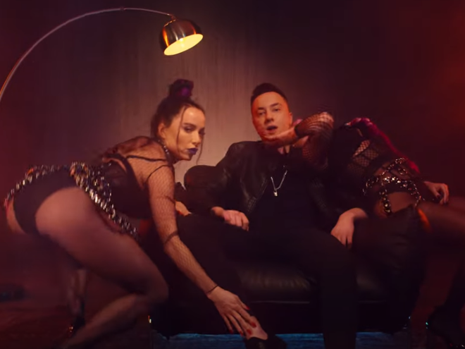 Кадр из клипа "Аритмия"