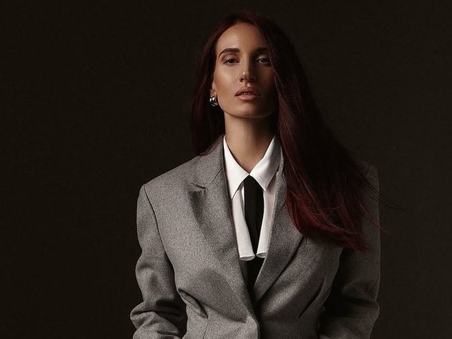 Емеральд пояснила, чому наважилася на пластику, і показала обличчя після операції