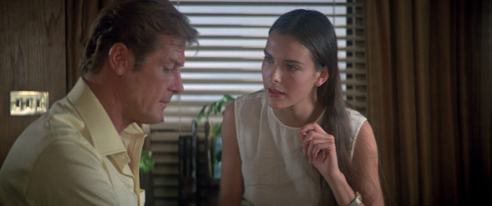 Дівчина Бонда: Кароль Буке