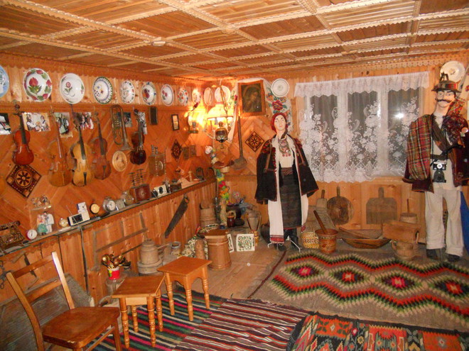 Новый год 2013 в Карпатах: музей гуцульского быта, этнографии и музыкальных инструментов Романа Кумлика