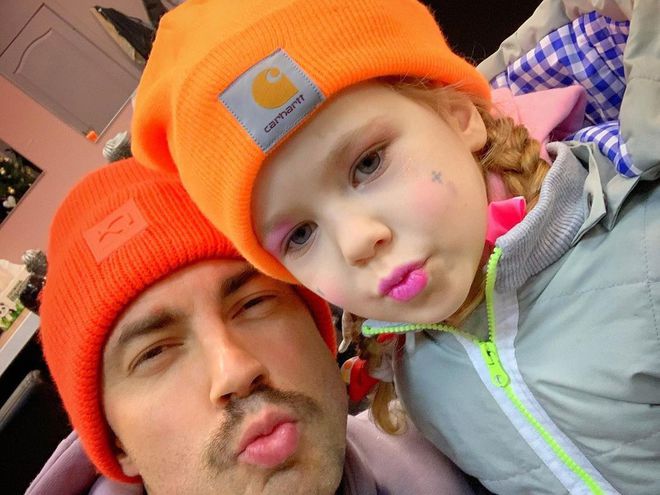 Дочь Андрея Беднякова спела "Ой у лузі червона калина"