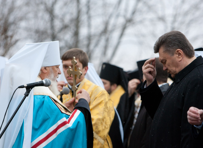 Янукович на молебне