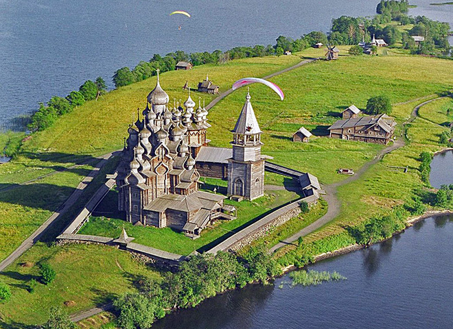 Преображенська церква на острові Кіжі (Росія)