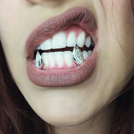 Украшения в зубах