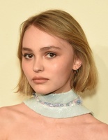 Лілі-Роуз Депп на показі Chanel Лілі-Роуз Депп на показі Chanel