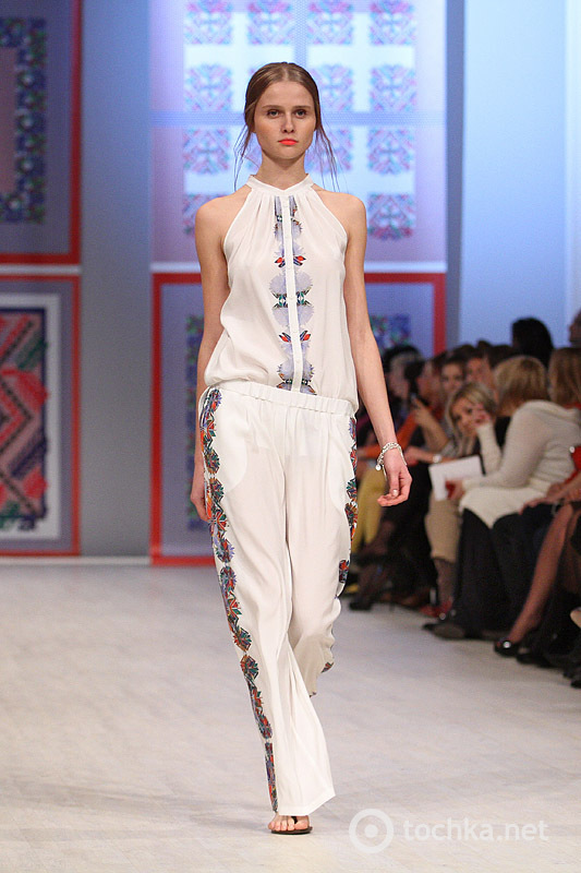 Показ POUSTOVIT 