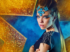 Зачіски з синіми і зеленими аксесуарами