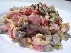 Салат с языком, грибами и ветчиной Салат с языком, грибами и ветчиной