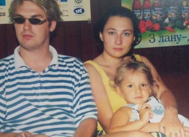 Пономарьов та Мозгова показали рідкісні фото із спільною дочкою