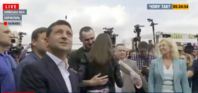 Олег Сенцов вернулся в Украину - первые кадры