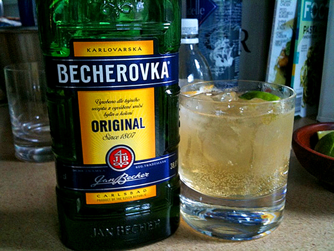 Алкогольный напиток "Бехеровка"