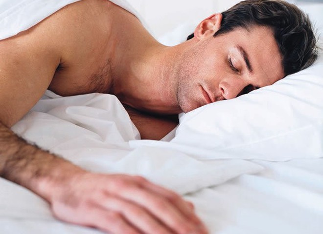 Чому чоловіки після сексу сплять