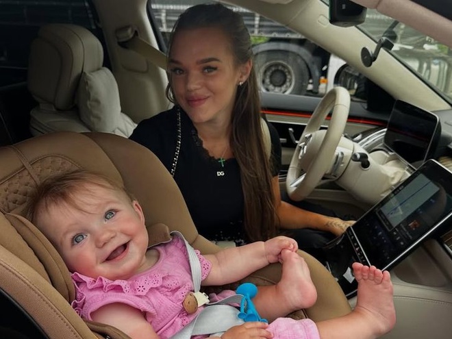 Блогерка Верба показала перші кроки своєї доньки: миле відео