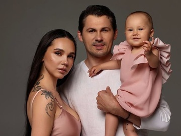 Татарінцева та Кот святкують перший день народження доньки — зворушливе відео